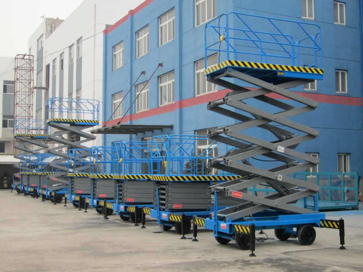 公司为陕西省电力系统生产的移动剪叉式升降机